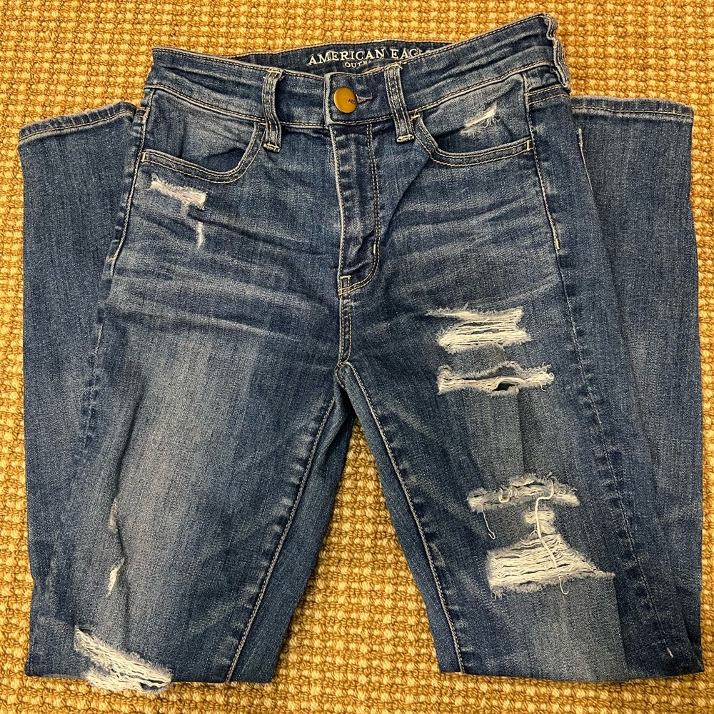 AMERICAN EAGLE Size 2 Short Distressed Super Stretch Jeggings